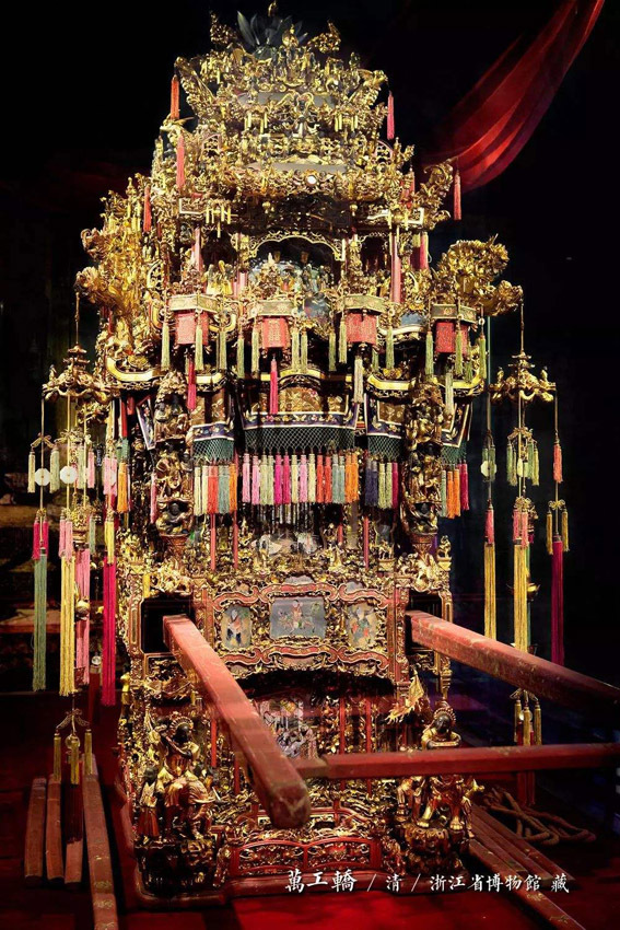 浙江博物馆的镇馆之宝“万工轿”，它名字的来源是__________。 