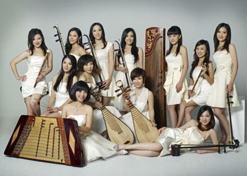 [图] “女子十二乐坊”图中都有哪些乐器：A、二胡B、琵琶C、... “女子十二乐坊”图中都有哪些乐