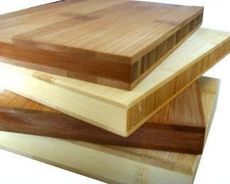 图片中的材料是将天然竹材为原料加工成一定规格的矩形竹片，经三防（防腐、 防霉和防蛀）处理、干燥、涂胶