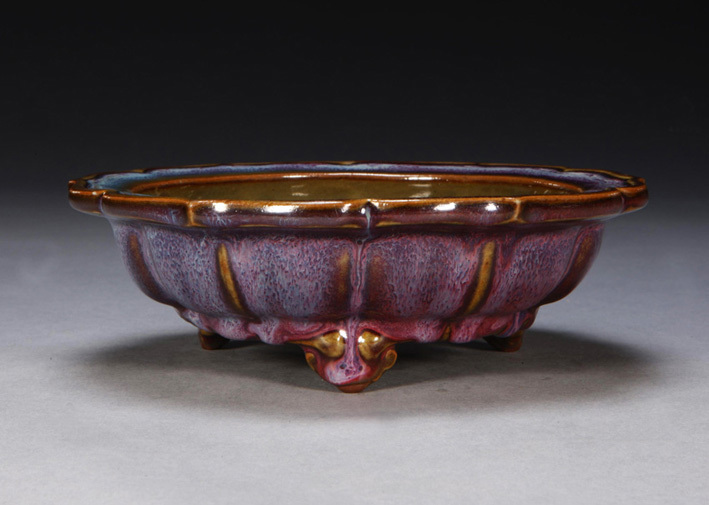 “玫瑰紫釉莲花式水仙盆”是北宋__________窑口烧制的瓷器名作。 