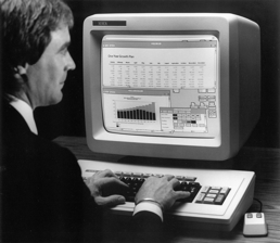 1973年，第一台具有图形用户界面（GUI）的计算机出现，它是下列图片中的 。