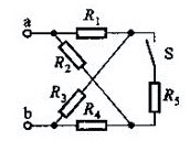 图示电路中，已知 R1=R2=1Ω，R3=R4=2Ω，R5=4Ω，则S断开时ab之间的等效电阻为（）