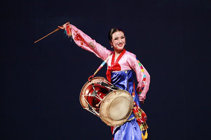 我国汉族民间歌舞音乐中最具代表性意义的品种是北方的（）和南方的（）和（）。