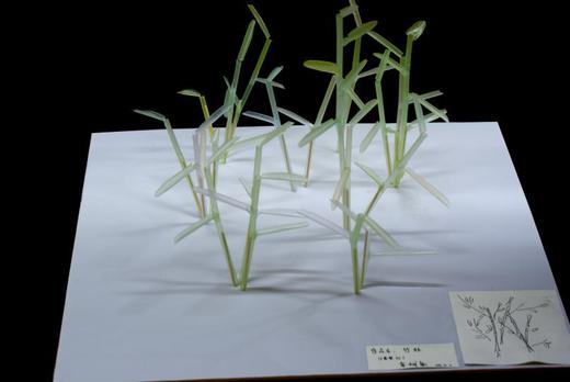 图这件作品是仿生自然植物